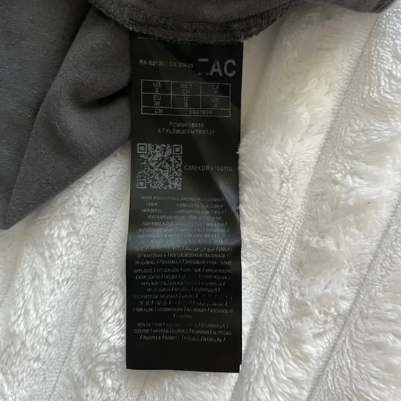 GUESS Tank Top Gray with Rose Gold Foil Skull Graphics size S - Picture 5 of 5